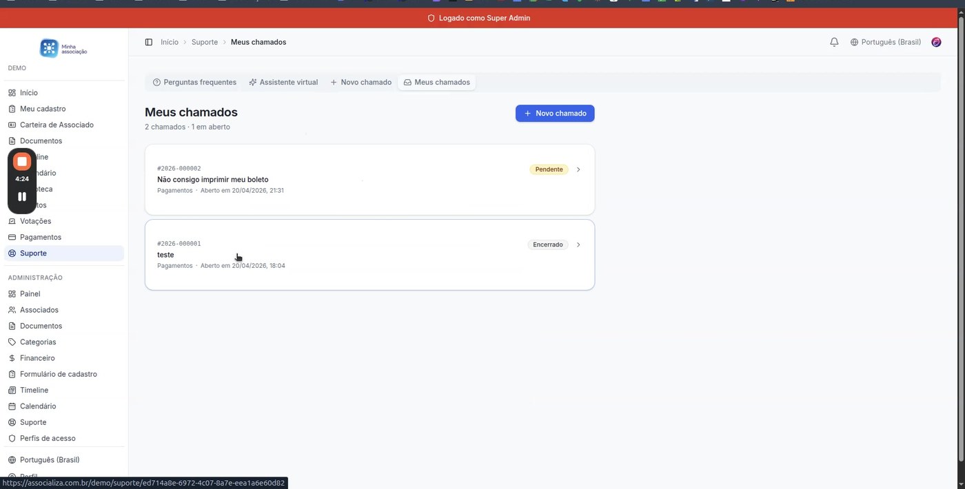 Painel Meus Chamados mostrando lista de tickets do associado com protocolos, status Pendente e Encerrado, e datas de abertura